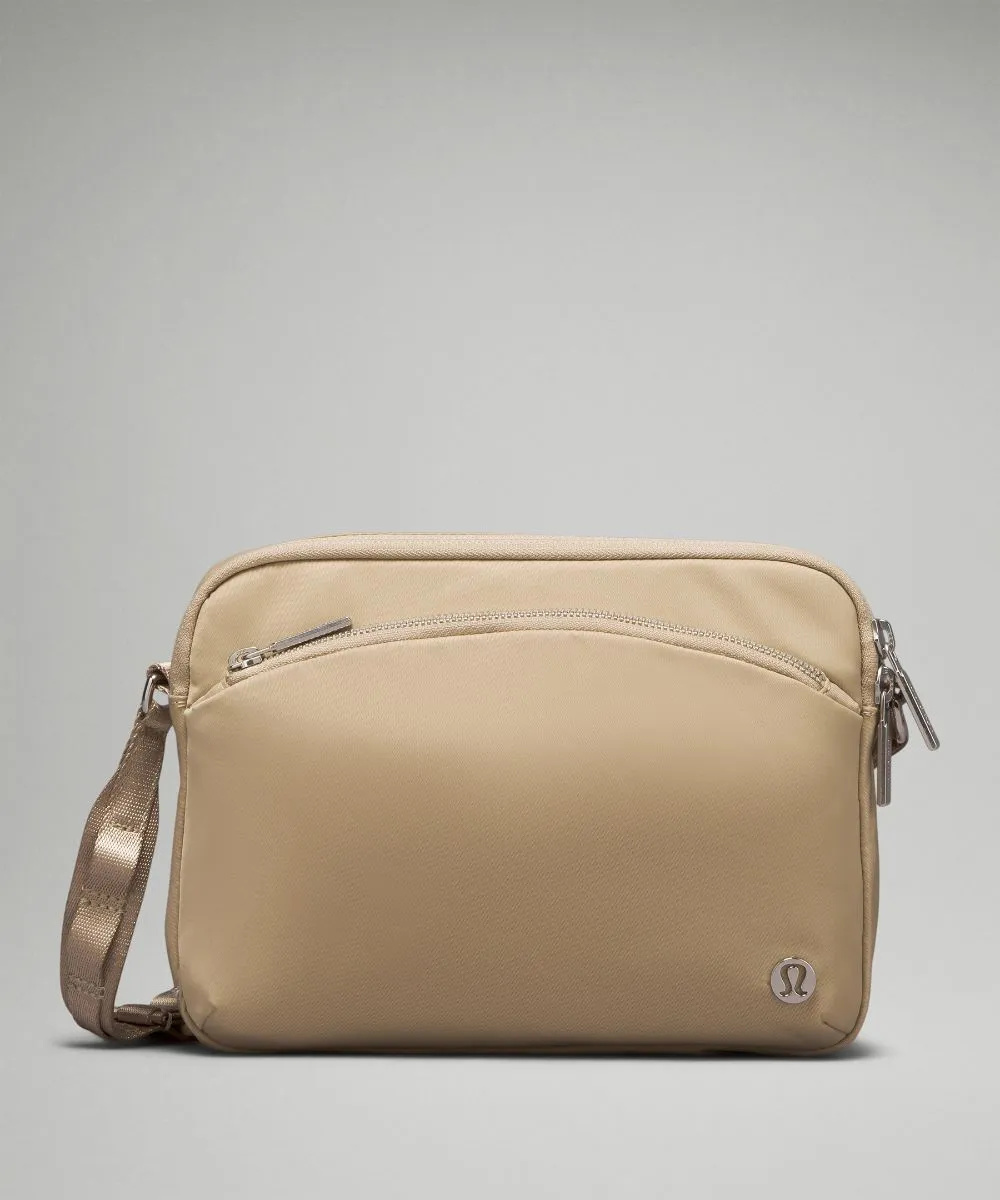 City Adventurer shoulder bag 25L Lululemon, cream