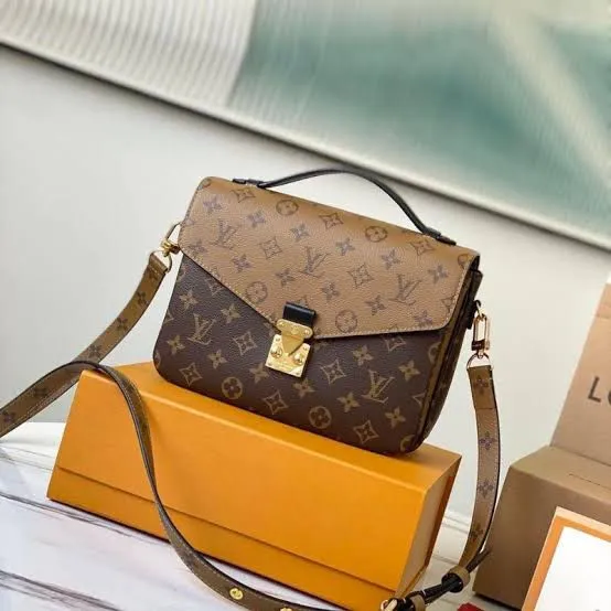 Louis Vuitton Master Quality Cross Body Women's Bag (Lite Brown)