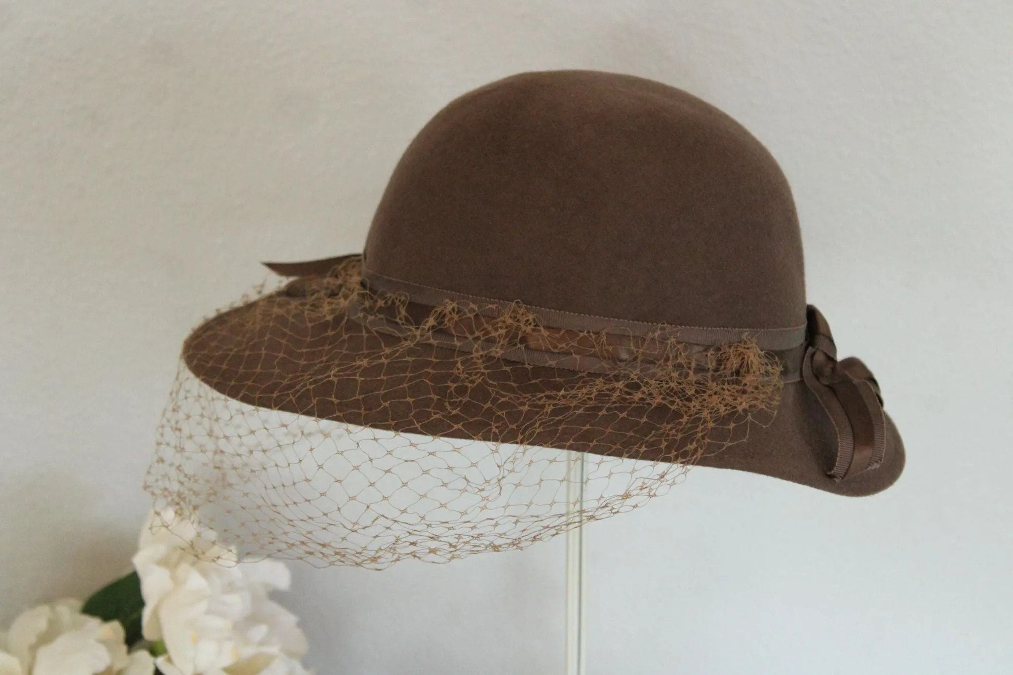 Vintage 1950s 1960s Brown Wool Felt Wide Brimmed Hat with Veil